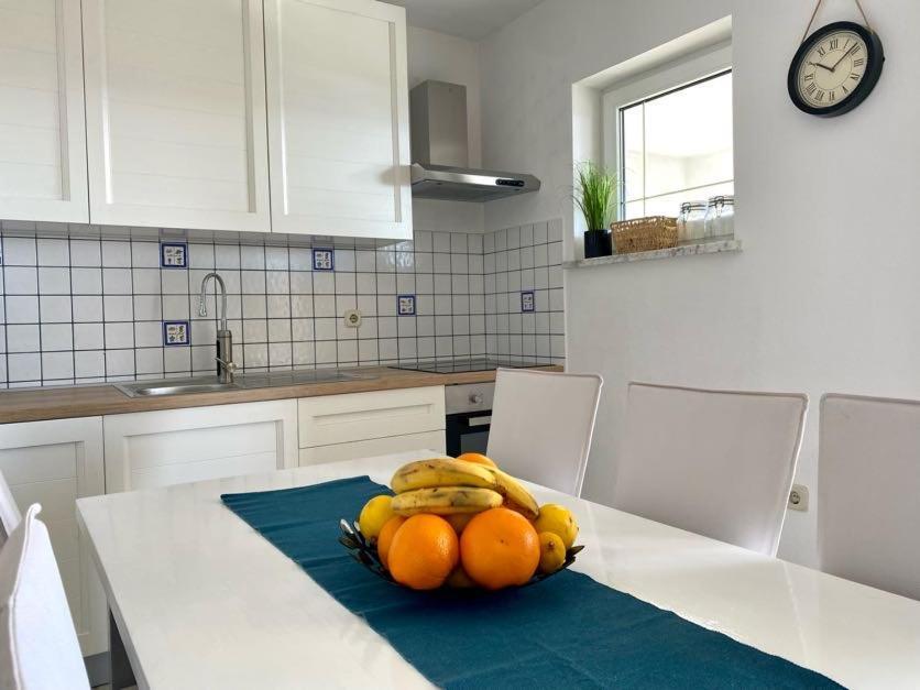 Villa Mihaela - Apartment Ika Cesarica Extérieur photo